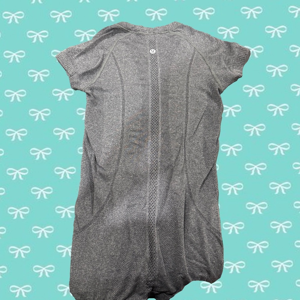 lululemon athletica Gray Short Sleeve Tee